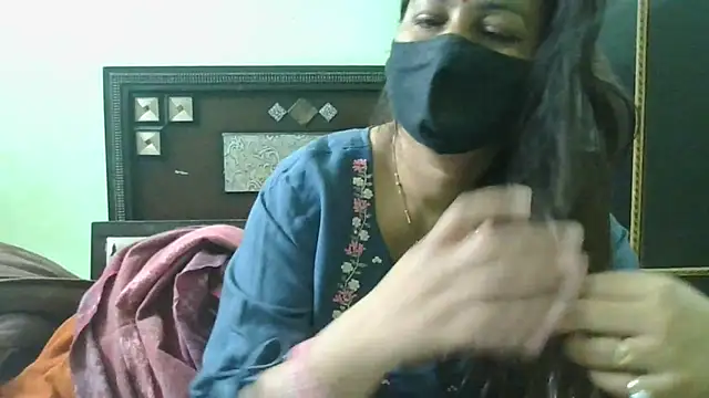 Snapshot of couplesuni chatting on March 2025 05:42:02 AM couplesuni online show from March 2025 05:42:02 AM