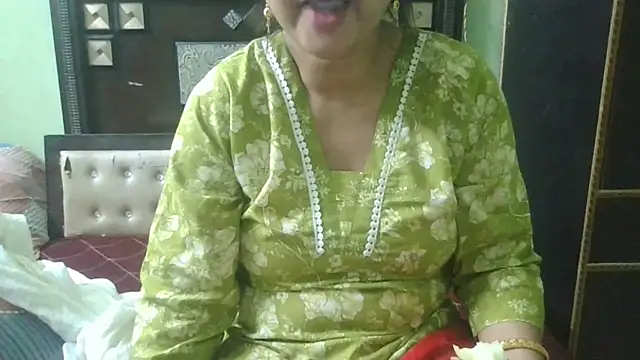 Snapshot of couplesuni chatting on October 2025 03:03:02 AM couplesuni online show from October 2025 03:03:02 AM