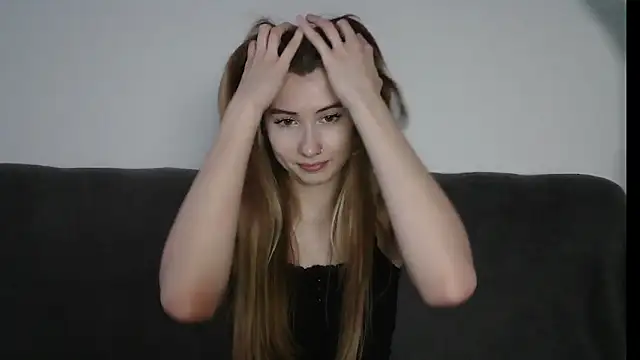 Snapshot of ErikaShyy chatting on December 2024 01:10:02 PM ErikaShyy online show from December 2024 01:10:02 PM