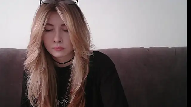 Snapshot of ErikaShyy chatting on January 2025 07:29:01 AM ErikaShyy online show from January 2025 07:29:01 AM