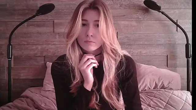 Snapshot of ErikaShyy chatting on February 2025 11:30:02 AM ErikaShyy online show from February 2025 11:30:02 AM