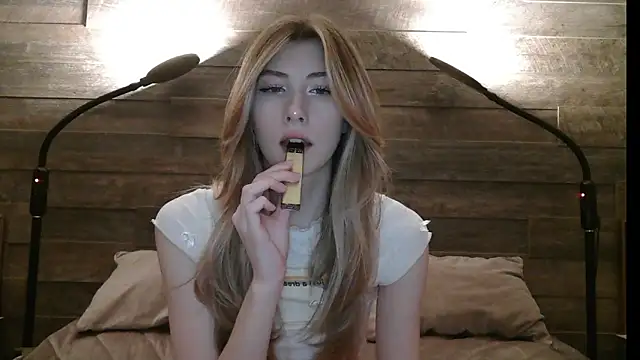 Snapshot of ErikaShyy chatting on March 2025 07:24:01 AM ErikaShyy online show from March 2025 07:24:01 AM