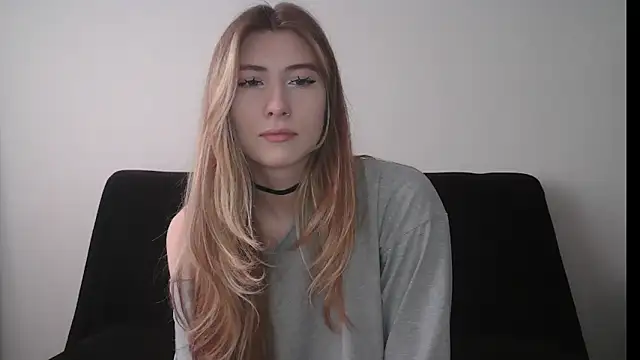 Snapshot of ErikaShyy chatting on October 2025 11:00:01 AM ErikaShyy online show from October 2025 11:00:01 AM