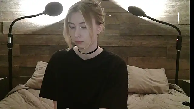 Snapshot of ErikaShyy chatting on December 2025 10:42:02 AM ErikaShyy online show from December 2025 10:42:02 AM