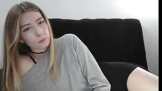 ErikaShyy online show from May 2026 12:11:02 PM