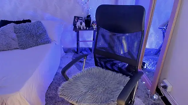 Snapshot of CyntiaAdams chatting on March 2025 12:01:02 PM CyntiaAdams online show from March 2025 12:01:02 PM