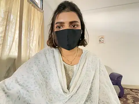 Snapshot of MaYaa__11 chatting on January 2025 11:35:01 AM MaYaa 11 online show from January 2025 11:35:01 AM