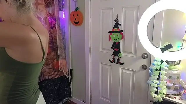 cunty tranny lydia online show from October 2025 04:22:02 AM