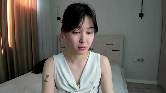 Lola Peach online show from July 2026 02:29:02 AM