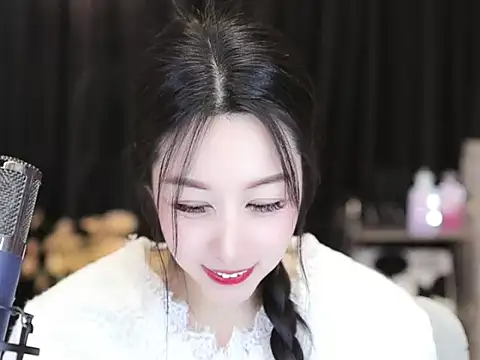 Nuyoah-77 online show from February 2025 07:00:01 PM