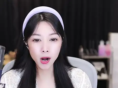 Nuyoah-77 online show from September 2025 05:13:01 PM