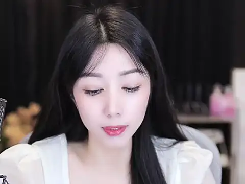 Nuyoah-77 online show from September 2025 04:30:01 PM