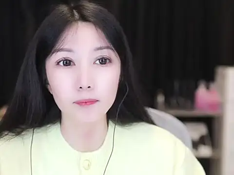 Nuyoah-77 online show from October 2025 03:18:01 PM