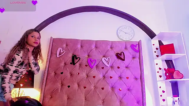 Snapshot of LadyAvalon chatting on February 2025 07:48:02 PM LadyAvalon online show from February 2025 07:48:02 PM