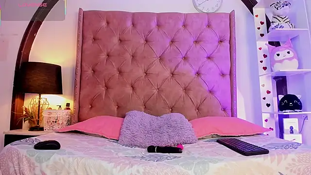 Snapshot of LadyAvalon chatting on February 2025 07:47:01 PM LadyAvalon online show from February 2025 07:47:01 PM