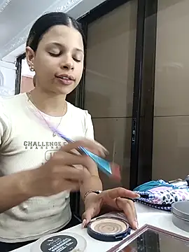 Snapshot of LadyAvalon chatting on October 2025 06:06:02 PM LadyAvalon online show from October 2025 06:06:02 PM