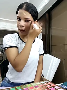 Snapshot of LadyAvalon chatting on November 2025 06:19:02 PM LadyAvalon online show from November 2025 06:19:02 PM