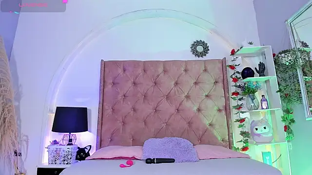 Snapshot of LadyAvalon chatting on November 2025 06:09:02 PM LadyAvalon online show from November 2025 06:09:02 PM