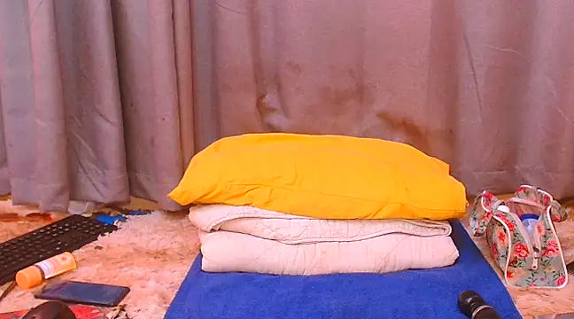 Snapshot of SexyCamilaxx chatting on February 2025 10:42:02 AM SexyCamilaxx online show from February 2025 10:42:02 AM