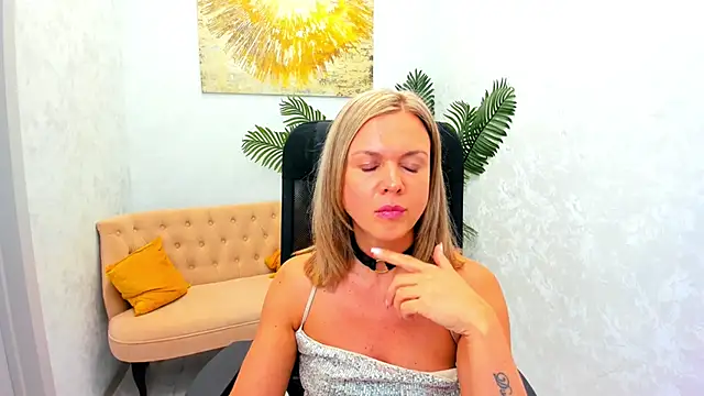 Snapshot of AgathaKlouin chatting on March 2025 07:25:01 PM AgathaKlouin online show from March 2025 07:25:01 PM