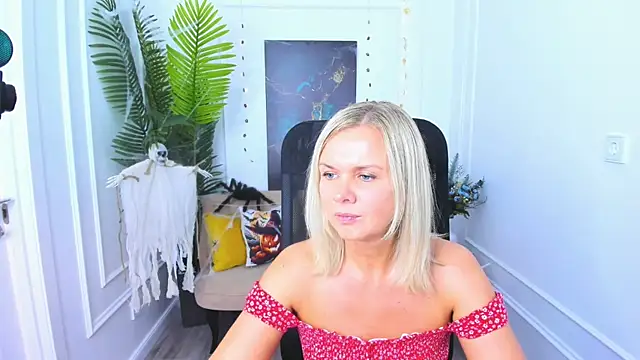 Snapshot of AgathaKlouin chatting on October 2025 07:14:01 PM AgathaKlouin online show from October 2025 07:14:01 PM