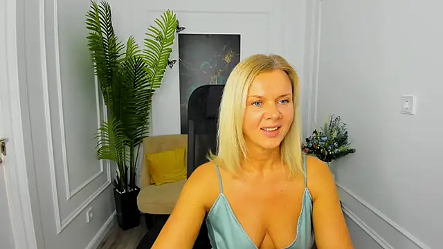 Snapshot of AgathaKlouin chatting on November 2025 07:14:02 PM AgathaKlouin online show from November 2025 07:14:02 PM