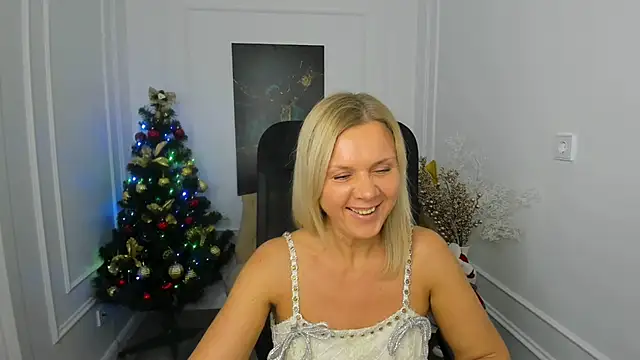 Snapshot of AgathaKlouin chatting on December 2025 07:22:01 PM AgathaKlouin online show from December 2025 07:22:01 PM