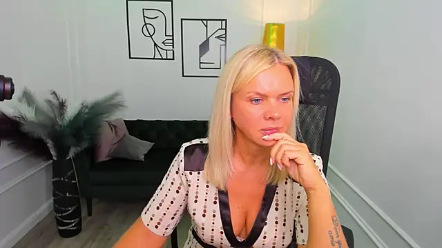 Snapshot of AgathaKlouin chatting on January 2026 07:17:01 PM AgathaKlouin online show from January 2026 07:17:01 PM