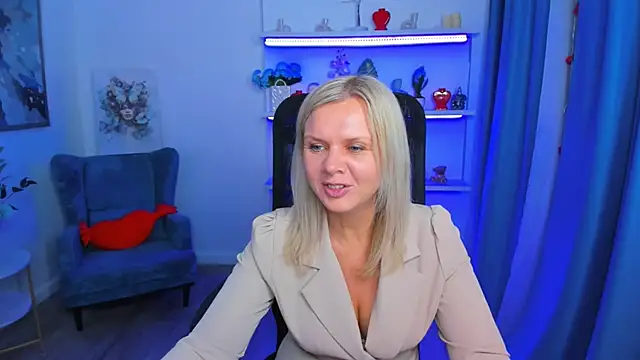 Snapshot of AgathaKlouin chatting on February 2026 07:10:01 PM AgathaKlouin online show from February 2026 07:10:01 PM