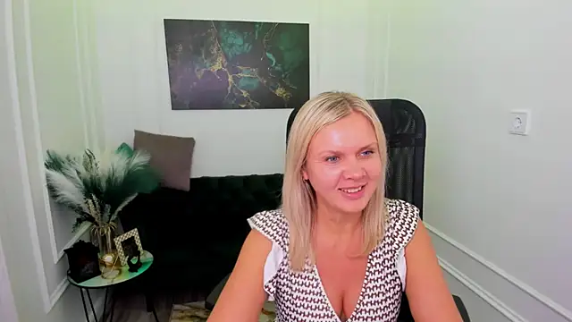 Snapshot of AgathaKlouin chatting on February 2026 11:42:02 AM AgathaKlouin online show from February 2026 11:42:02 AM