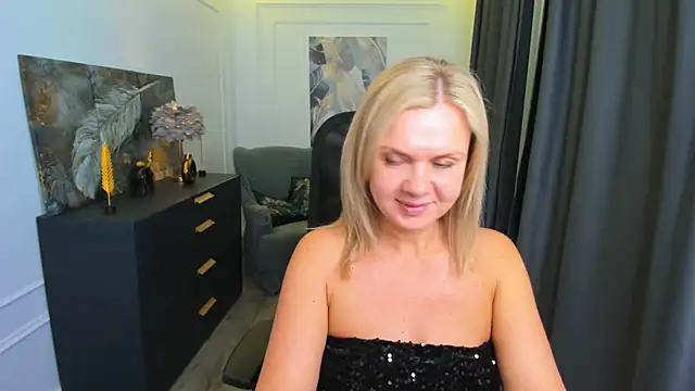 AgathaKlouin online show from May 2026 07:11:02 PM