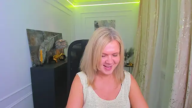AgathaKlouin online show from May 2026 07:55:02 PM