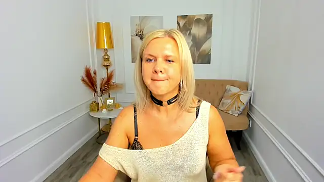 AgathaKlouin online show from June 2026 06:53:02 PM