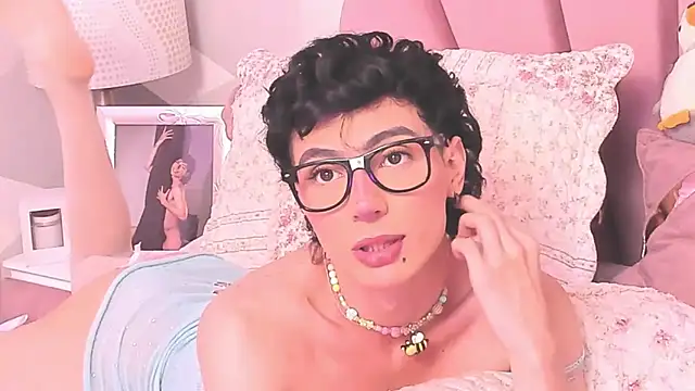 KylieMonnett online show from May 2026 09:33:01 PM