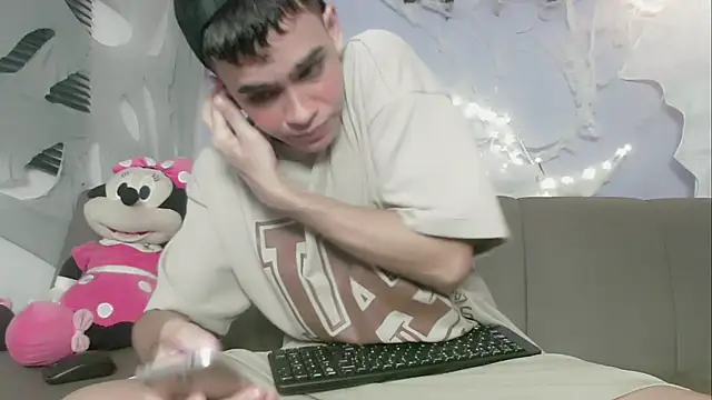 zacariasss  online show from October 2025 03:32:01 AM