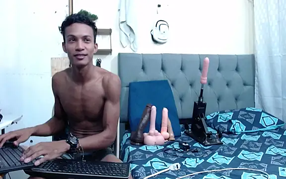 Snapshot of Ryan_Vergon chatting on March 2025 02:53:01 AM Ryan Vergon online show from March 2025 02:53:01 AM