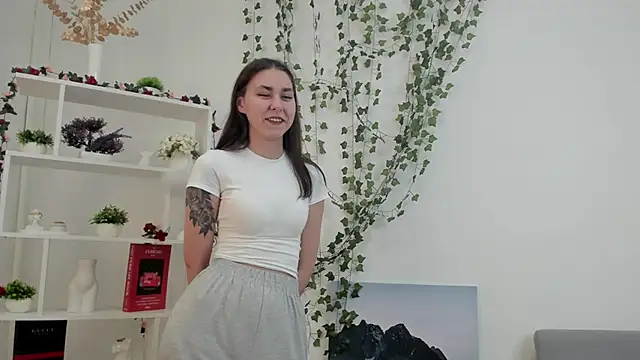 MaidaDwinell online show from May 2026 04:41:02 AM