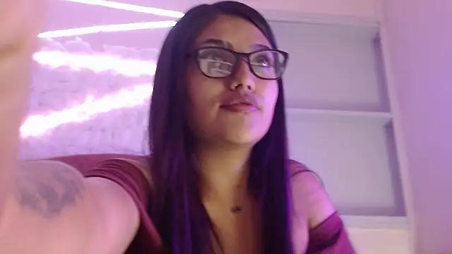 Snapshot of SarahStones chatting on January 2025 06:35:02 AM SarahStones online show from January 2025 06:35:02 AM