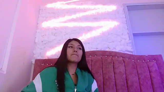 Snapshot of SarahStones chatting on January 2025 03:11:02 AM SarahStones online show from January 2025 03:11:02 AM