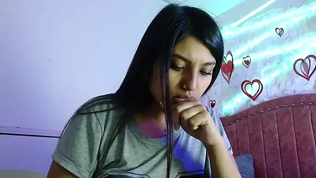 Snapshot of SarahStones chatting on February 2025 03:01:02 AM SarahStones online show from February 2025 03:01:02 AM