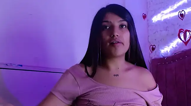 Snapshot of SarahStones chatting on March 2025 01:23:01 AM SarahStones online show from March 2025 01:23:01 AM