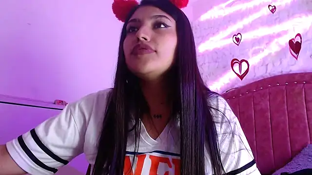 Snapshot of SarahStones chatting on March 2025 06:00:02 AM SarahStones online show from March 2025 06:00:02 AM