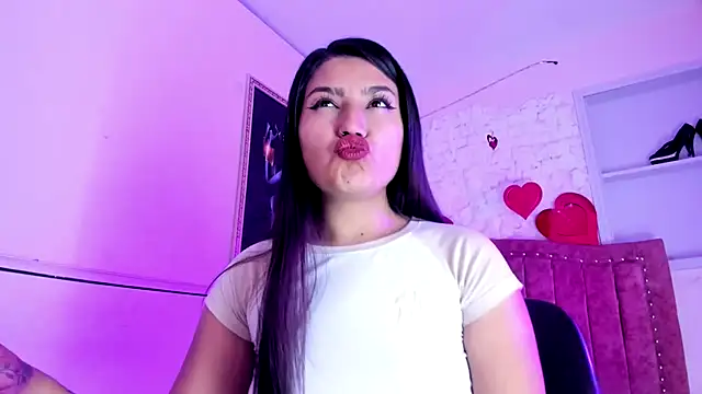 Snapshot of SarahStones chatting on September 2025 03:52:01 AM SarahStones online show from September 2025 03:52:01 AM