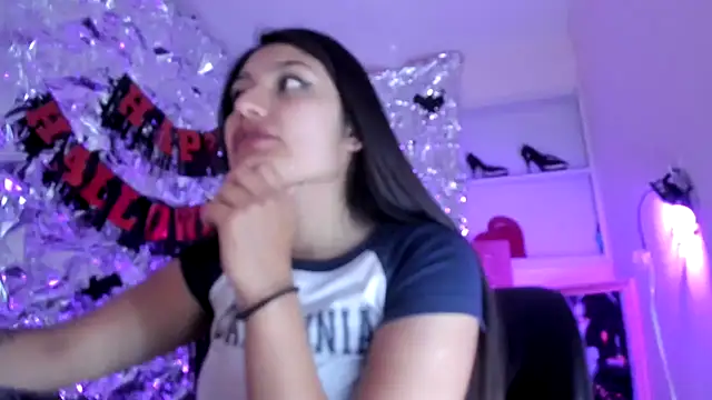 Snapshot of SarahStones chatting on October 2025 07:49:02 AM SarahStones online show from October 2025 07:49:02 AM