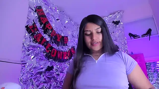 Snapshot of SarahStones chatting on November 2025 04:44:02 AM SarahStones online show from November 2025 04:44:02 AM