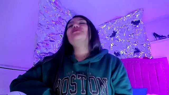 Snapshot of SarahStones chatting on November 2025 10:56:01 PM SarahStones online show from November 2025 10:56:01 PM