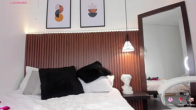 emma white 01 online show from December 2024 05:31:01 AM