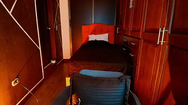 Snapshot of SexyNaf chatting on March 2025 01:27:01 AM SexyNaf online show from March 2025 01:27:01 AM