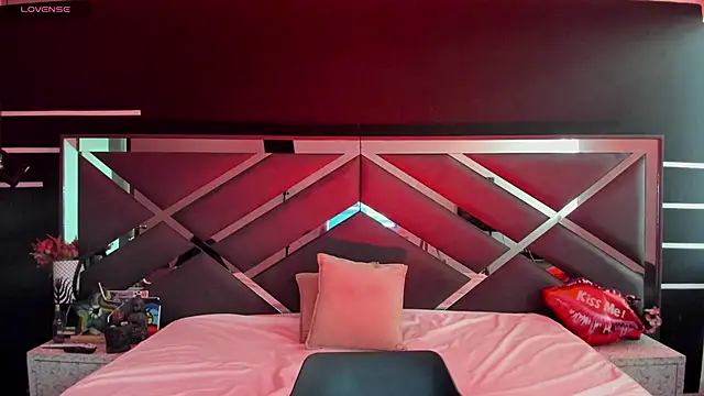 Snapshot of SexyNaf chatting on September 2025 07:04:02 PM SexyNaf online show from September 2025 07:04:02 PM