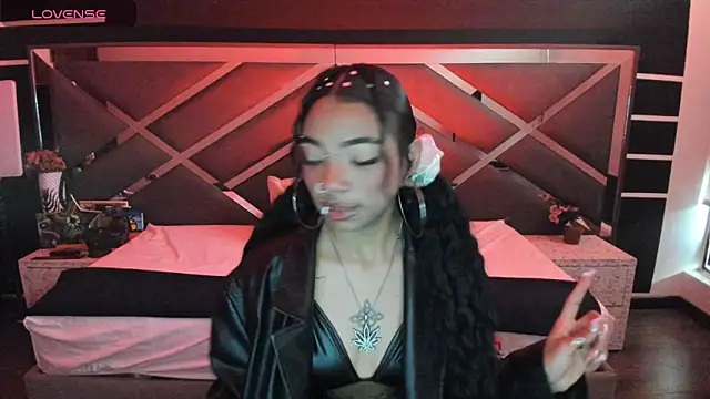 Snapshot of SexyNaf chatting on September 2025 07:40:02 PM SexyNaf online show from September 2025 07:40:02 PM